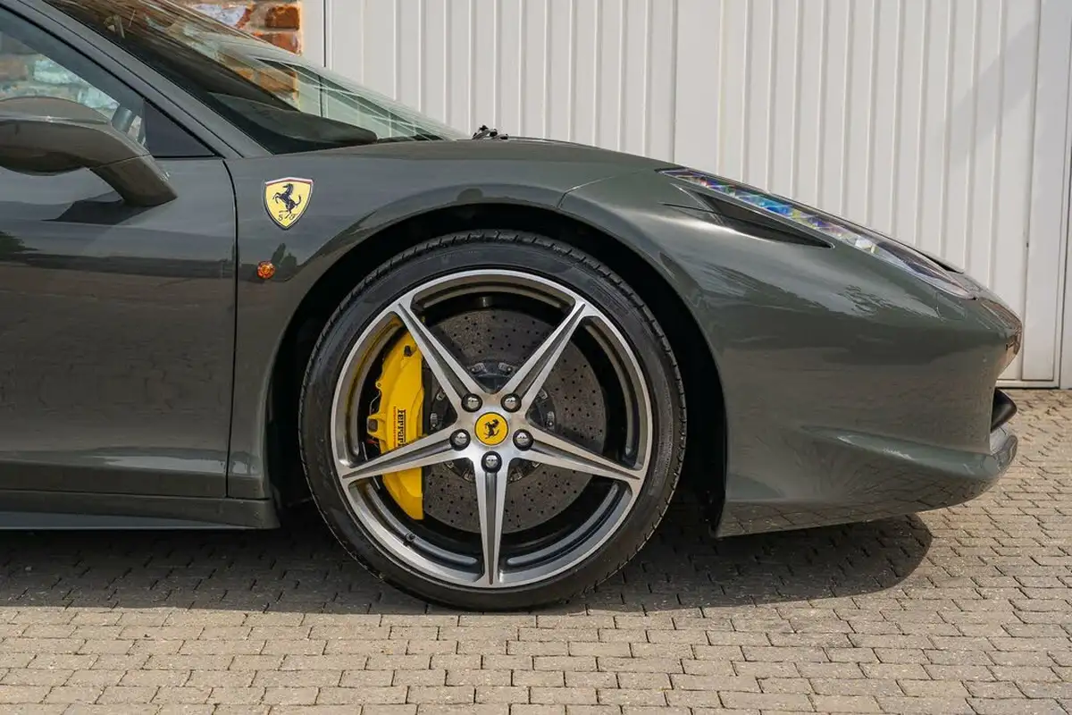 2011-ferrari-458-45-italia-big-31