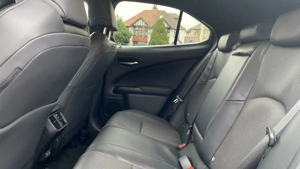 2024-lexus-ux-300h-20-premium-plus-big-13