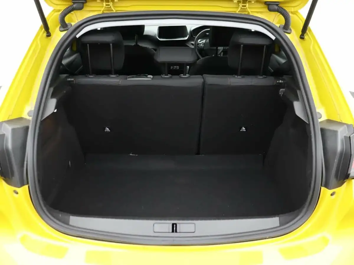 2023-peugeot-208-12-puretech-active-premium-100ps-eat8-big-10