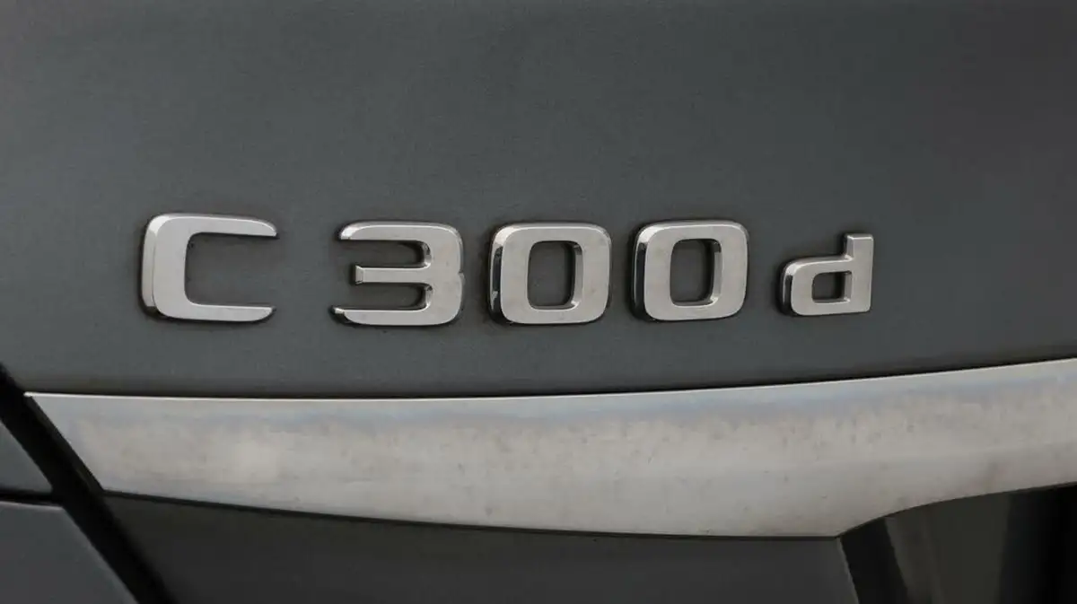 2019-mercedes-benz-c-class-20d-c300d-amg-line-245ps-ss-saloon-4d-big-21