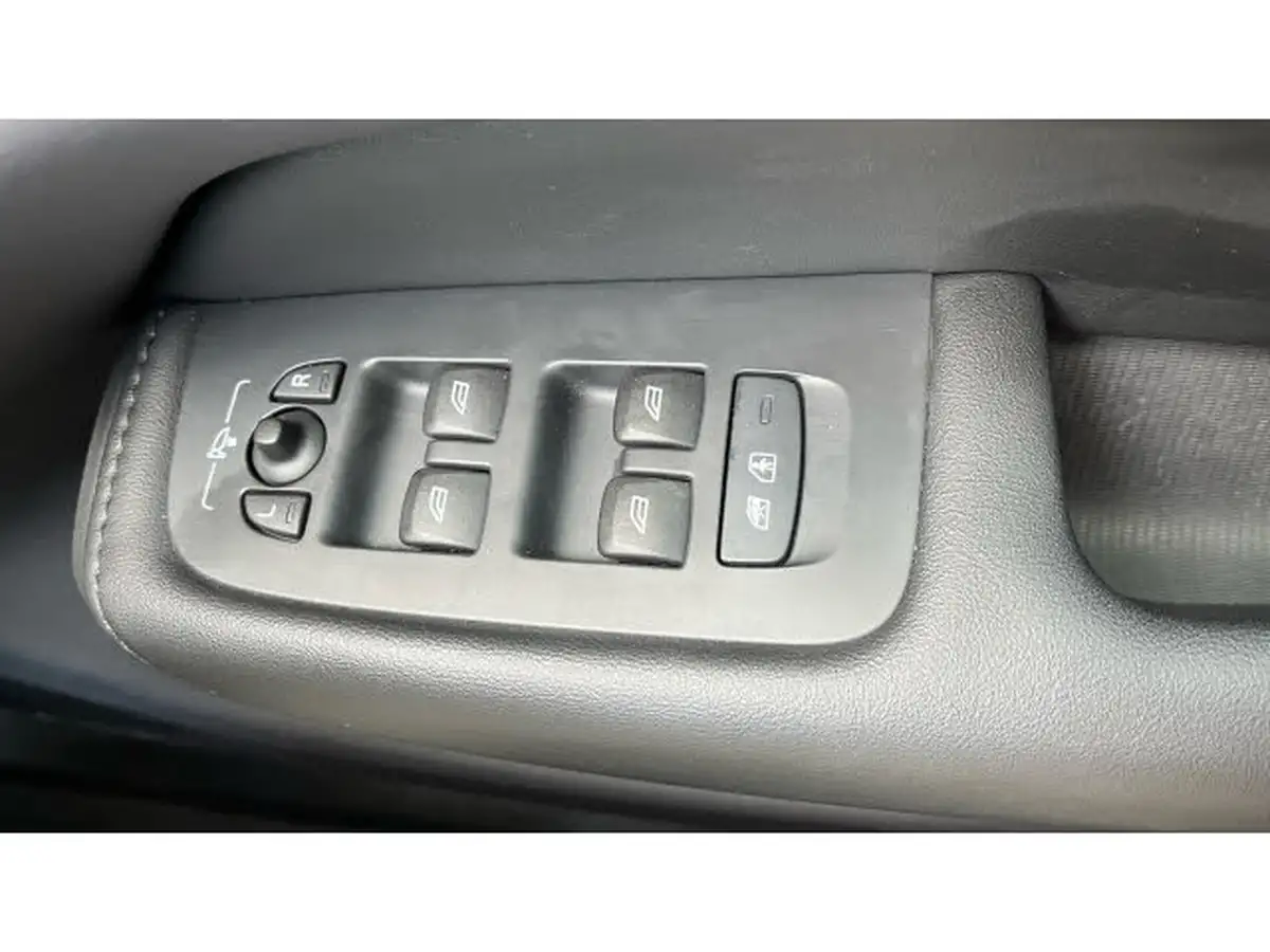 2023-volvo-xc60-20-b5-plus-big-27