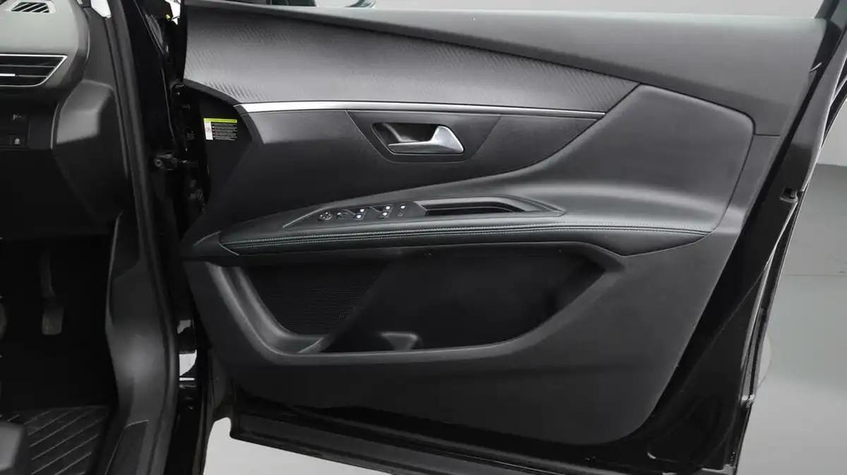 2021-peugeot-5008-suv-12-puretech-allure-big-14