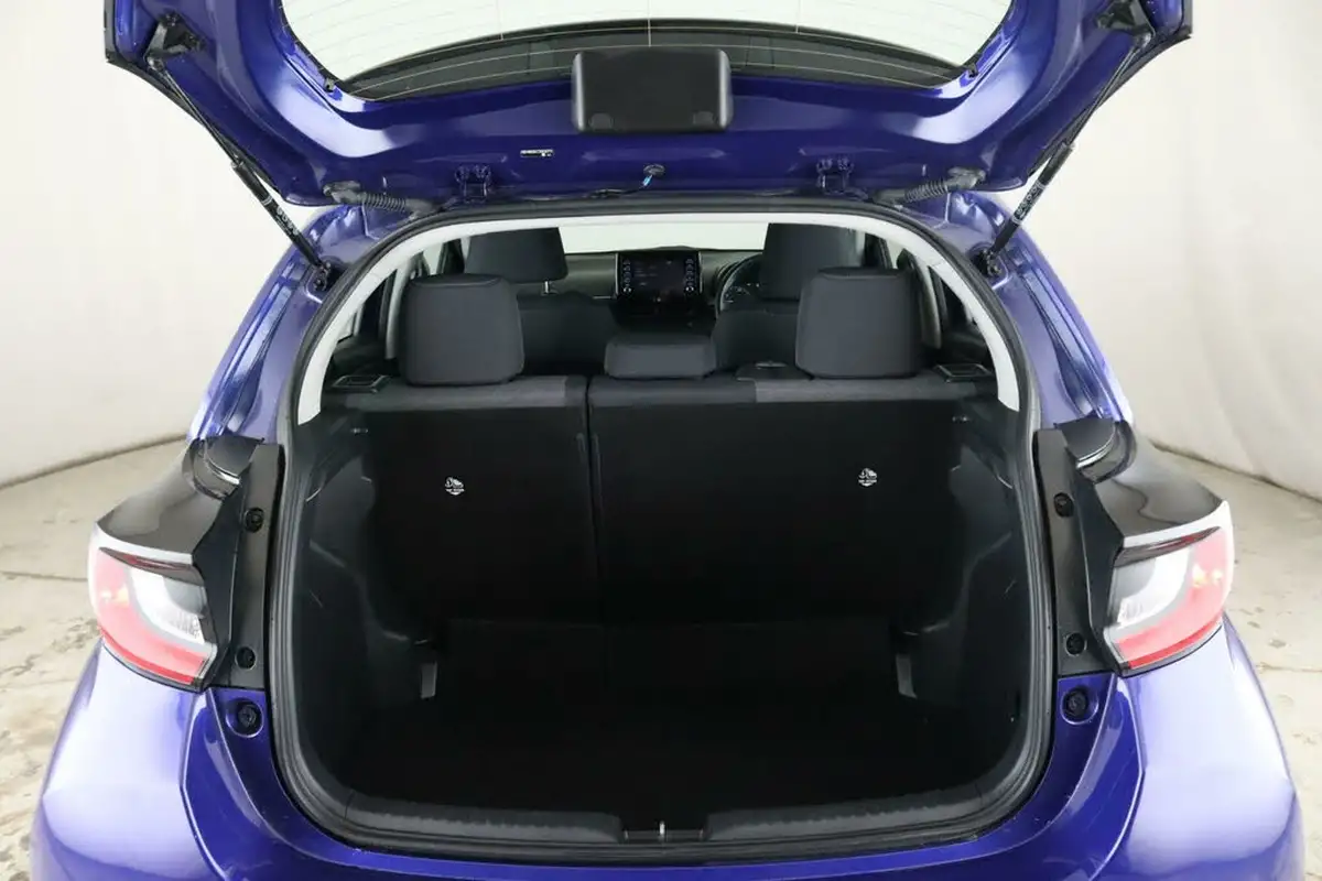 2021-toyota-yaris-15-vvt-i-icon-114bhp-hybrid-1490cc-e-cvt-big-11