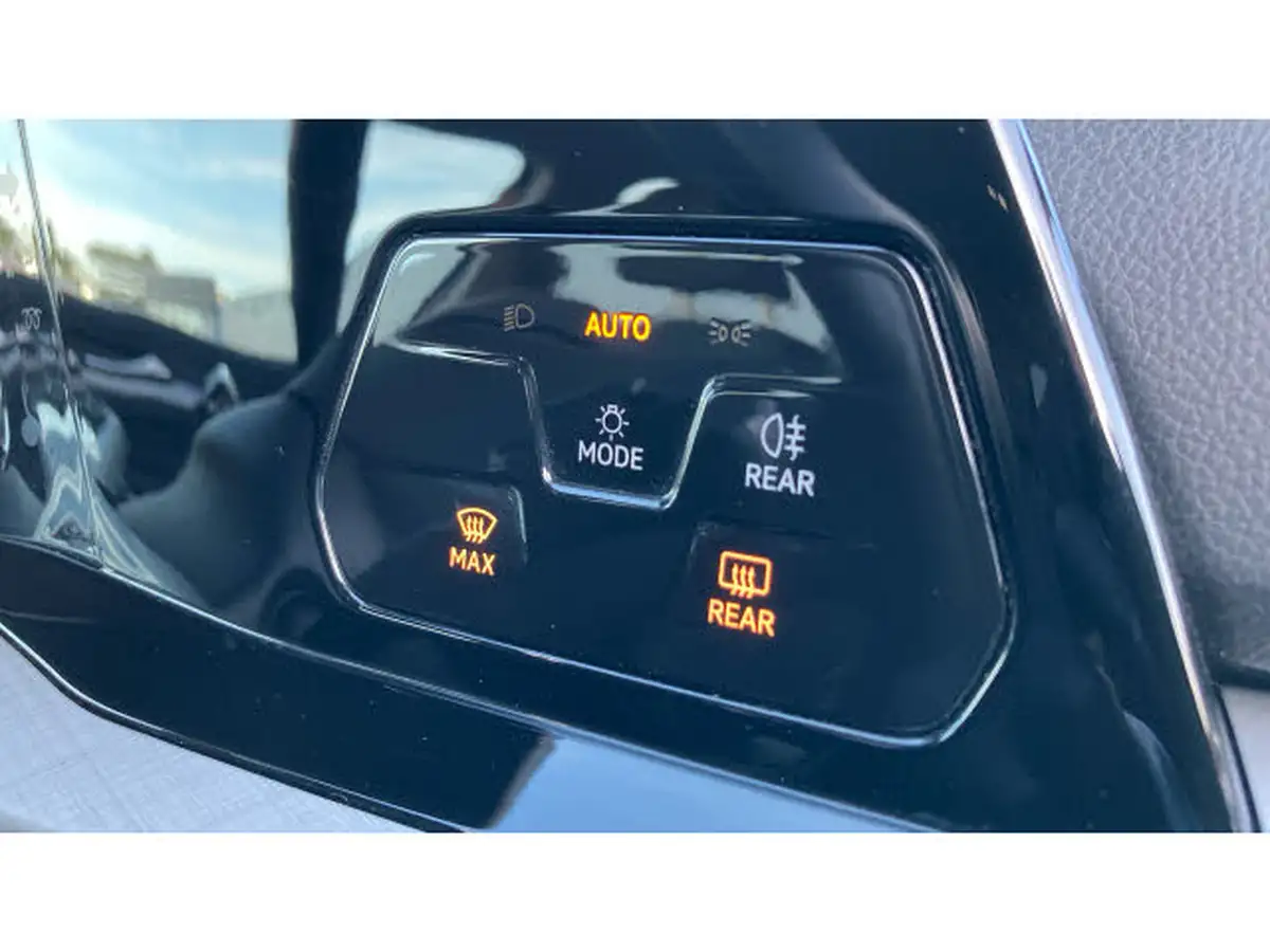 2023-volkswagen-golf-15-tsi-life-130ps-hatchback-big-33
