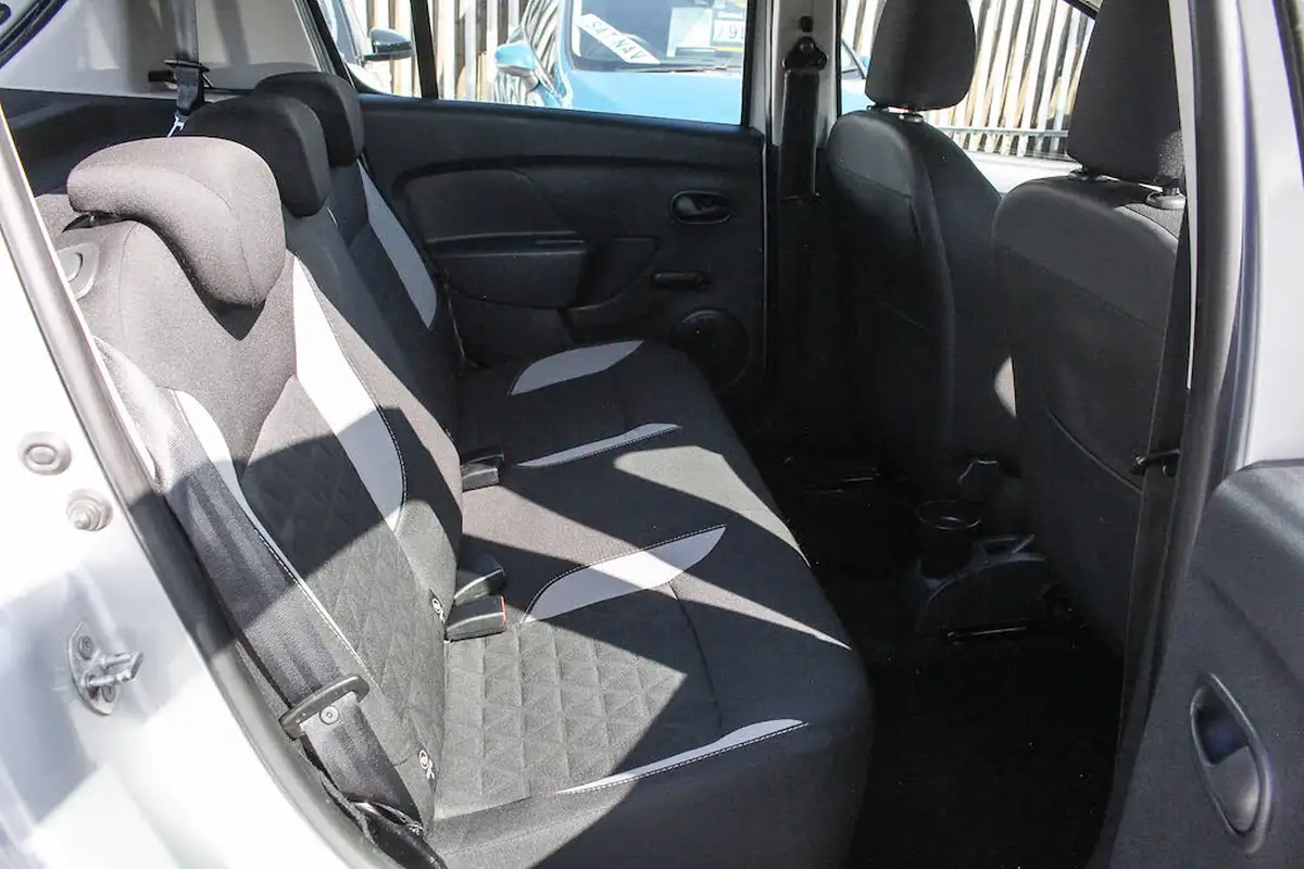 2015-dacia-sandero-stepway-15d-laureate-big-25
