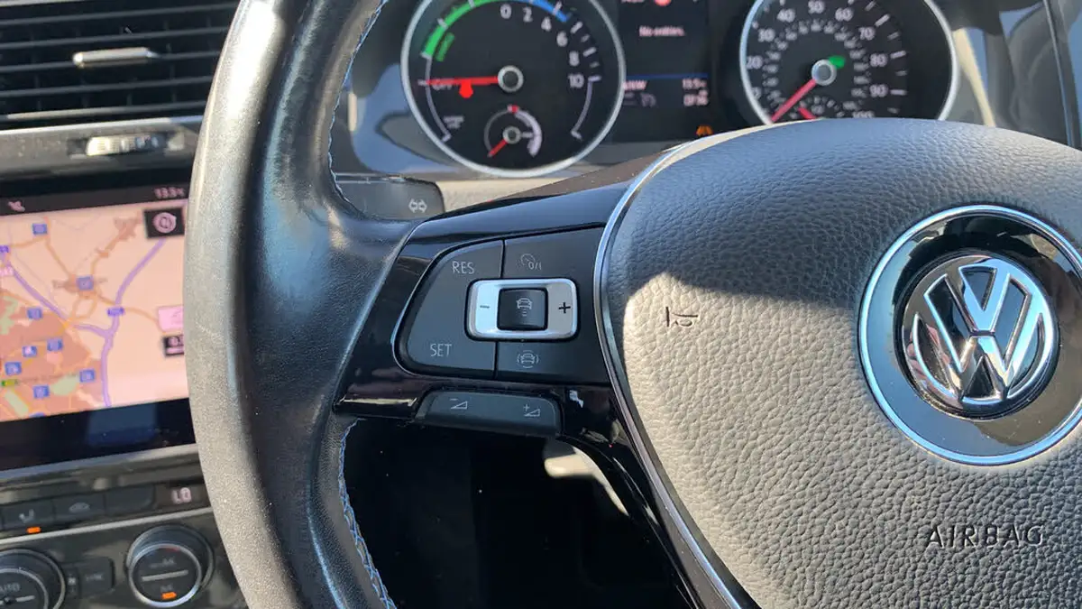 2019-volkswagen-golf-e-e-golf-big-22