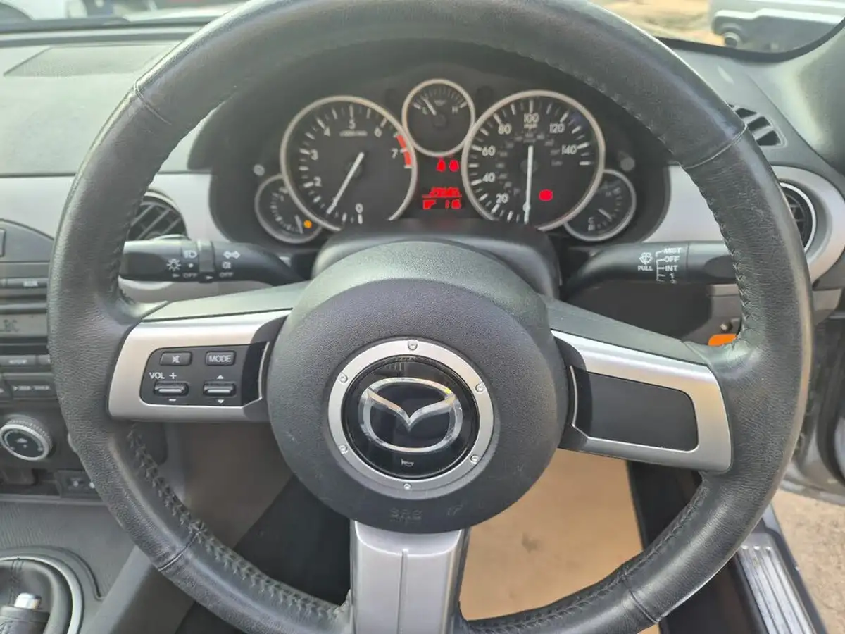 2012-mazda-mx-5-18-roadster-se-126ps-big-15