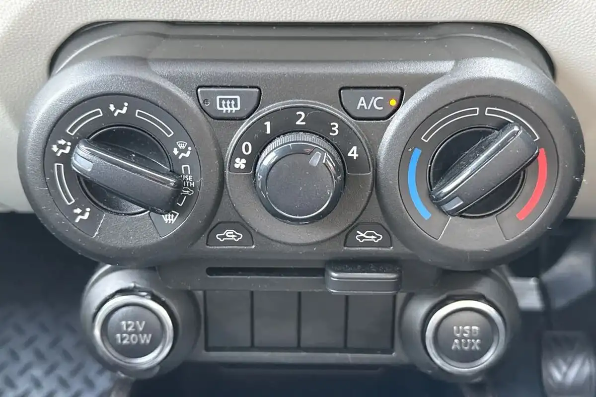 2017-suzuki-ignis-12-dualjet-sz-t-big-20