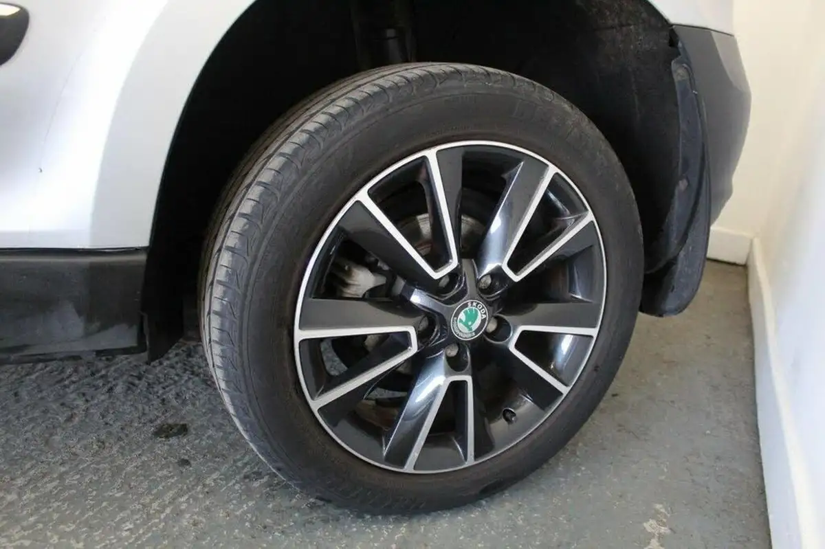 2013-skoda-yeti-20td-adventure-110bhp-big-48