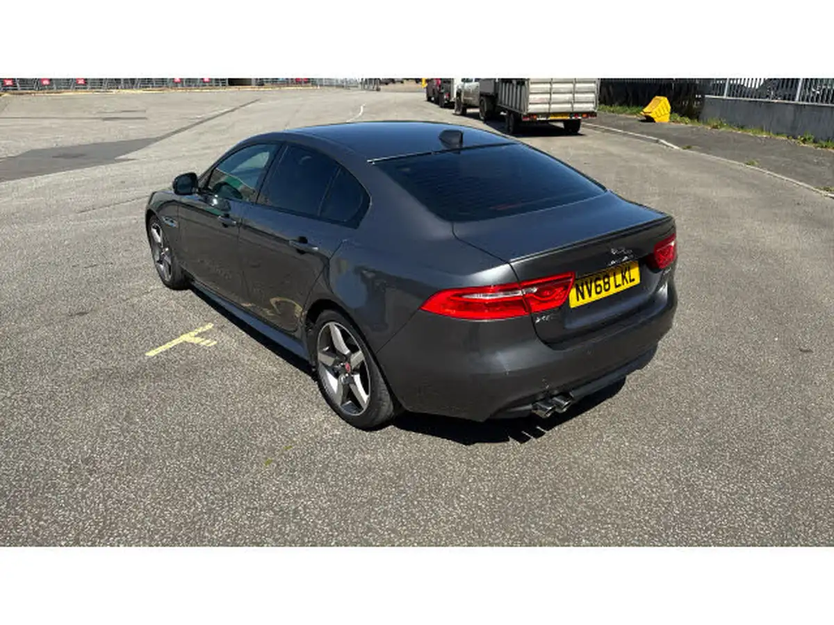 2019-jaguar-xe-20d-r-sport-180ps-auto-big-39