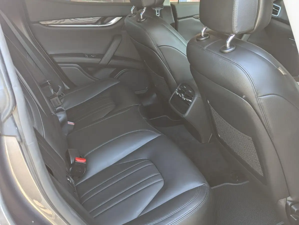 2015-maserati-ghibli-30td-big-6