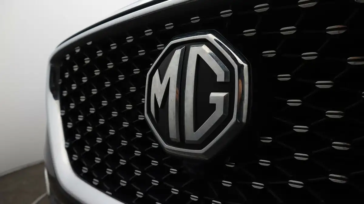 2022-mg-hs-15t-gdi-exclusive-162ps-big-21
