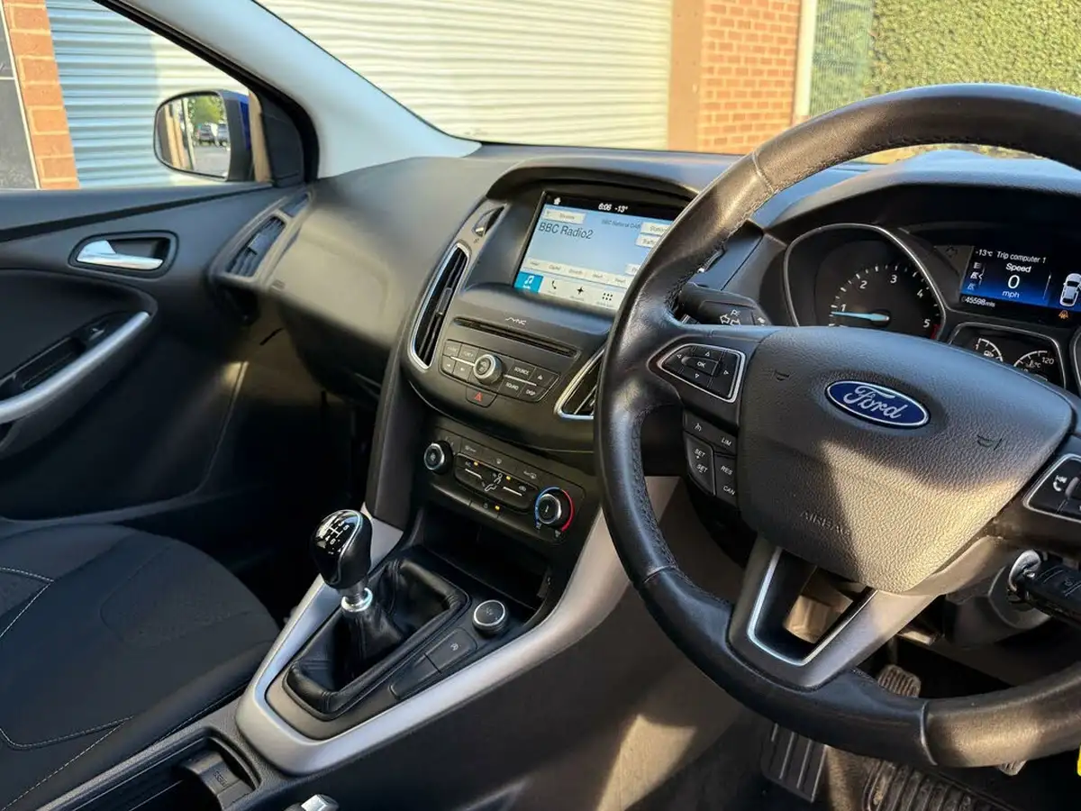 2017-ford-focus-15tdci-zetec-95ps-hatchback-big-31