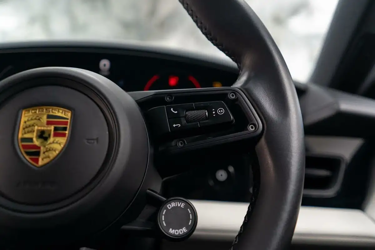 2022-porsche-taycan-e-4s-cross-turismo-big-34
