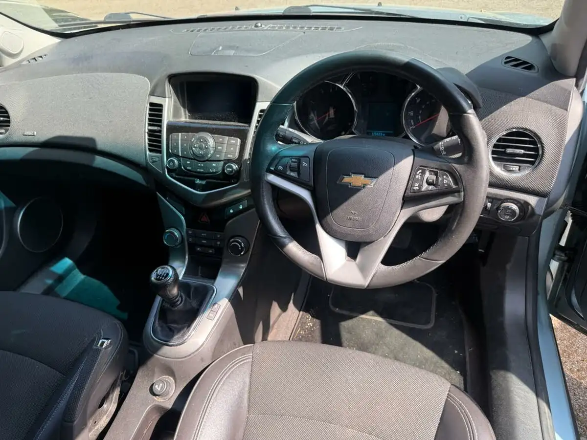 2012-chevrolet-cruze-17td-ltz-130ps-navss-station-wagon-5d-1686cc-big-4