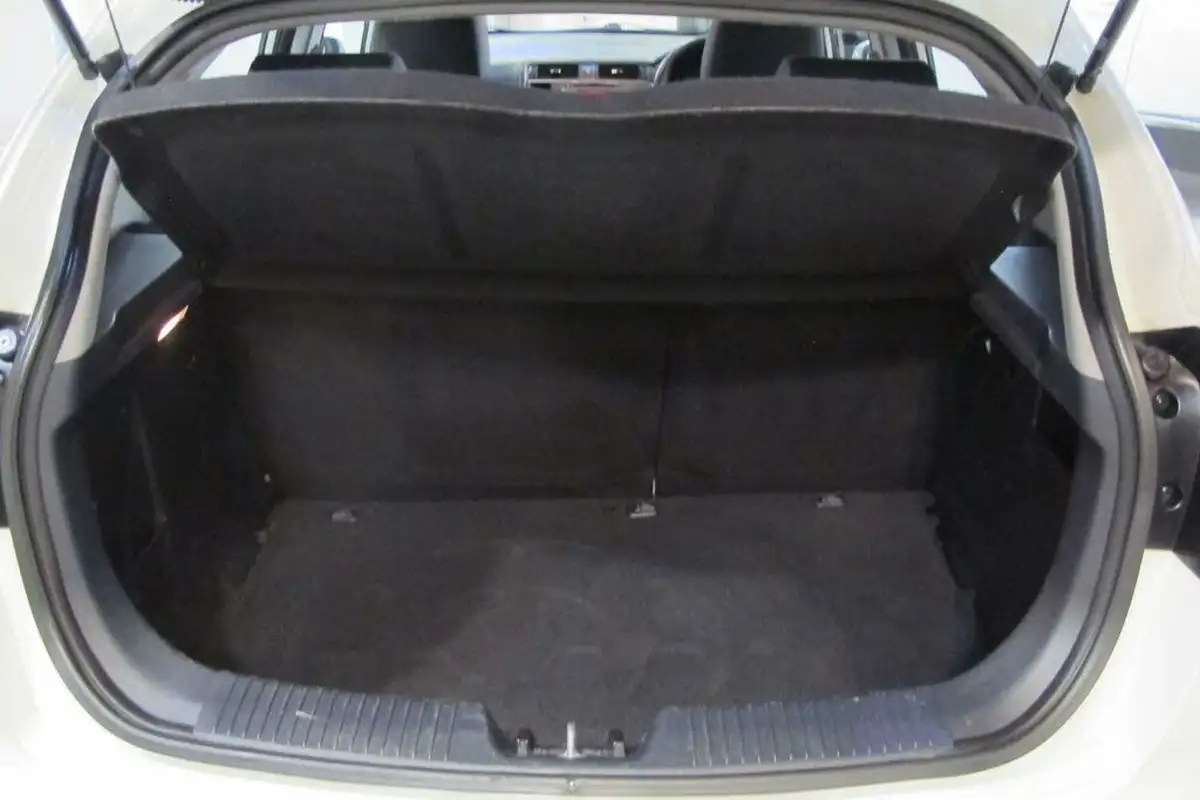 2012-kia-rio-125-2-5d-big-8
