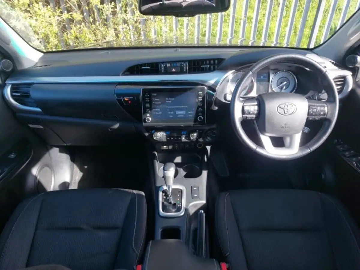 2023-toyota-hi-lux-28d-4d-invincible-2754cc-auto-big-2