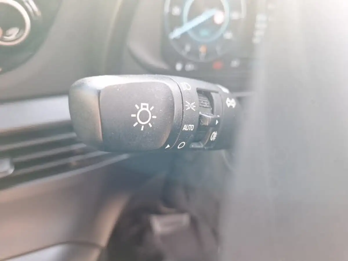 2022-hyundai-i20-10-t-gdi-se-connect-dct-big-15