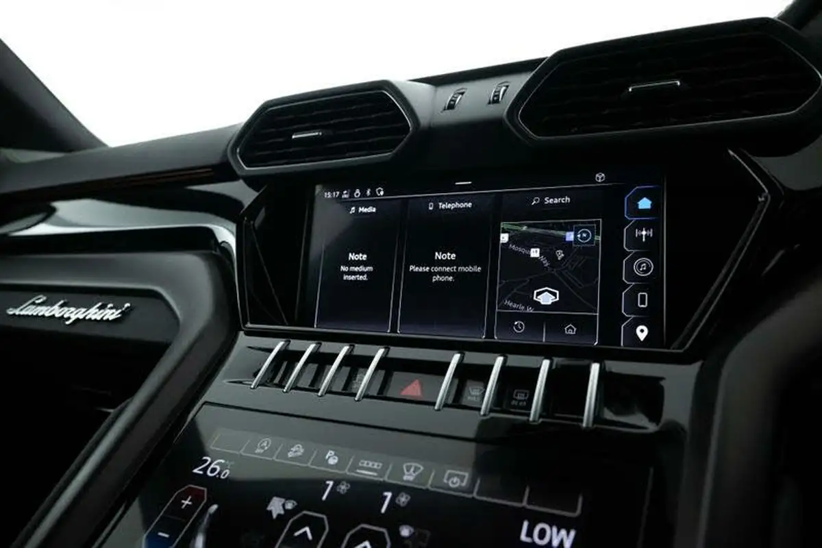 2023-lamborghini-urus-40-no-trim-big-13