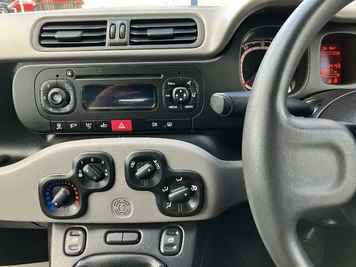 2013-fiat-panda-12-easy-big-22