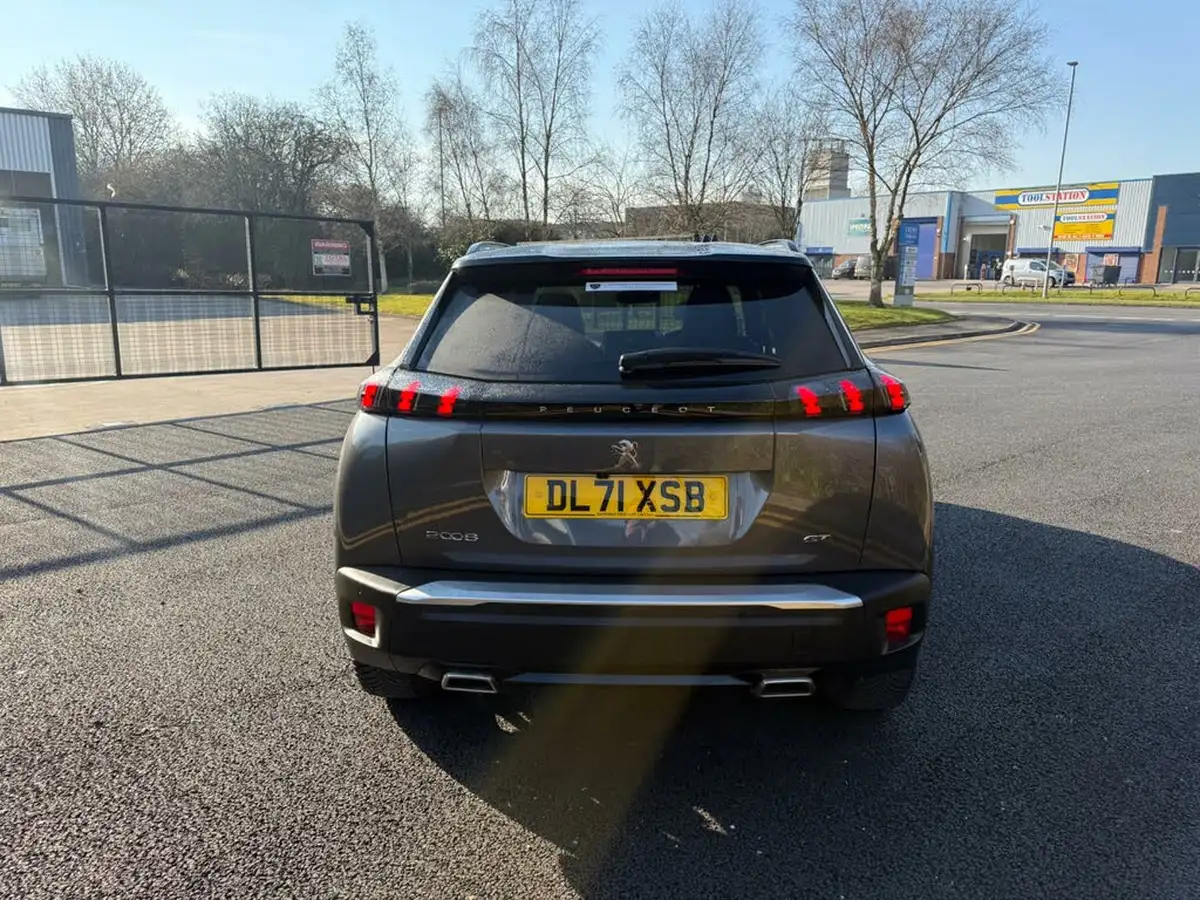 2021-peugeot-2008-suv-12-puretech-gt-eat8-big-7