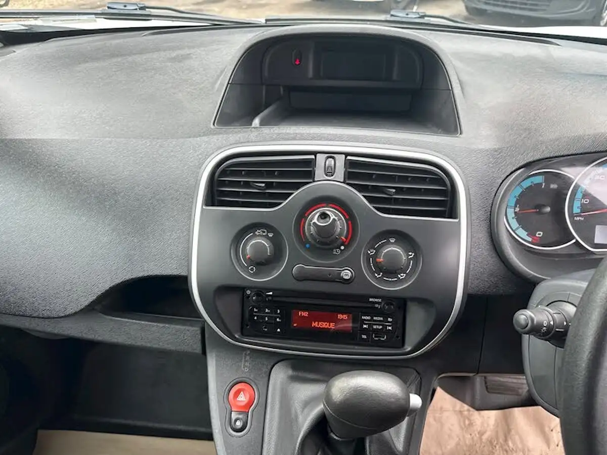 2018-renault-kangoo-maxi-e-maxi-ze33-panel-big-47
