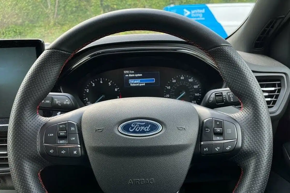 2023-ford-focus-10t-st-line-125ps-hatchback-big-11
