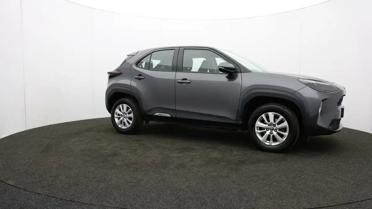2024-toyota-yaris-cross-15-vvt-i-icon-big-36