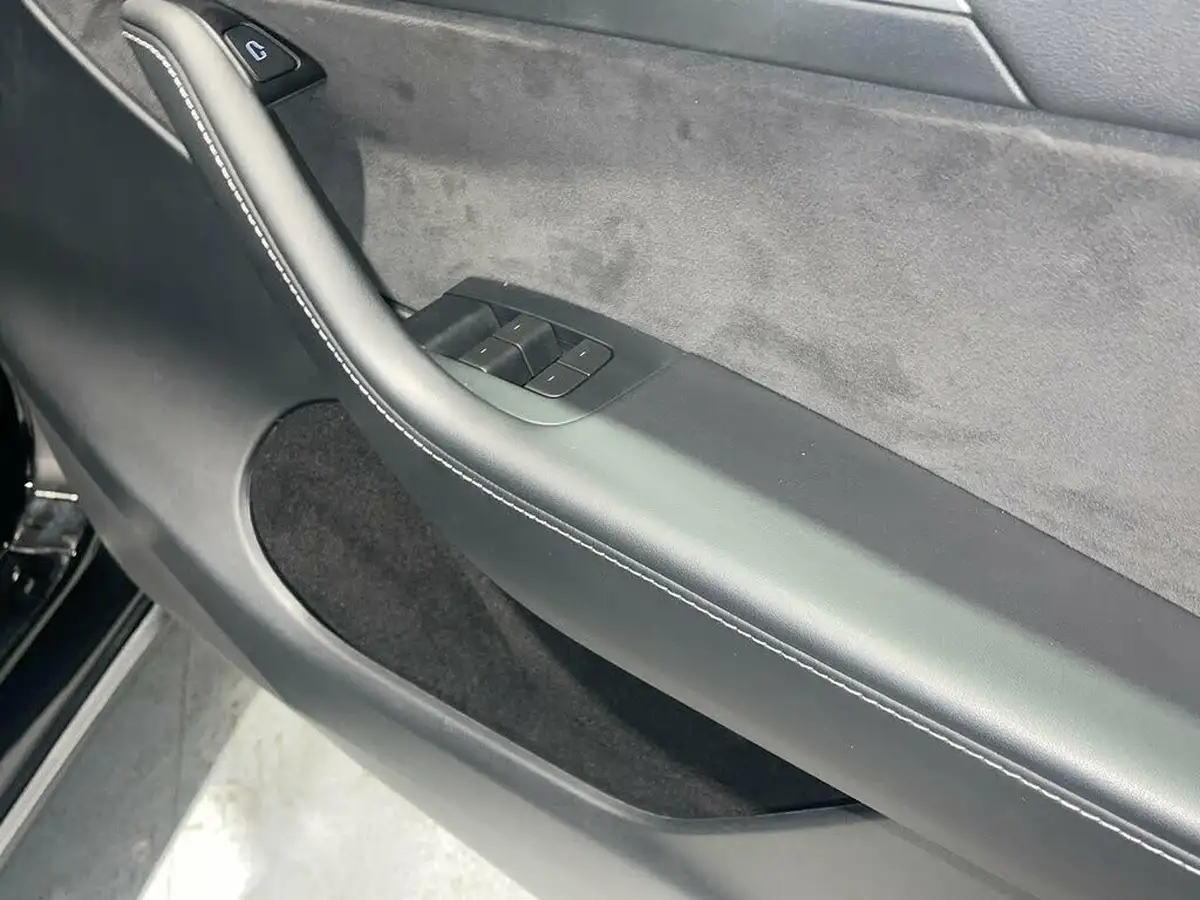 2024-tesla-model-y-e-performance-big-6