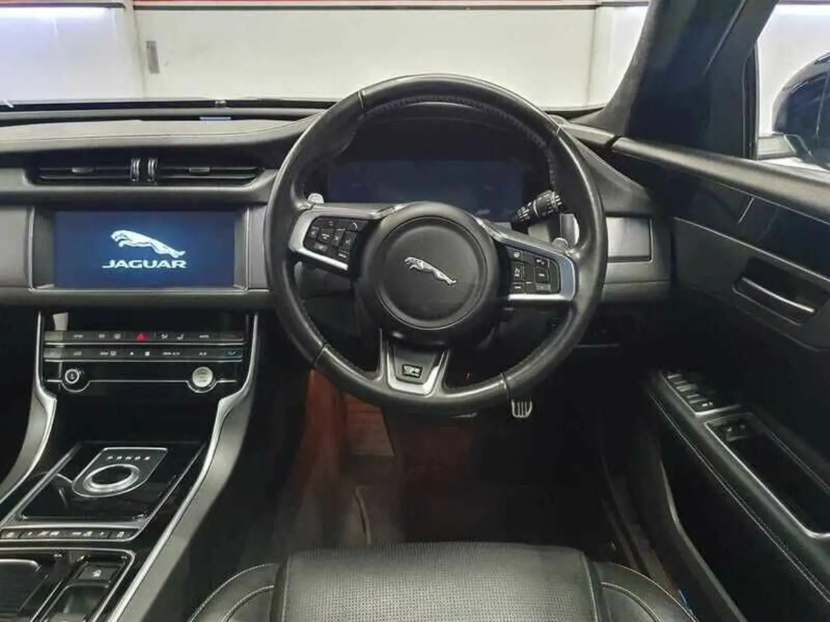 2019-jaguar-xf-20td-r-sport-180ps-ss-sportbrake-5d-auto-big-9