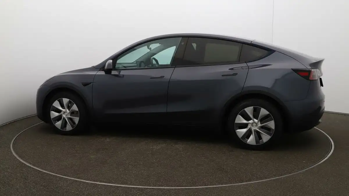 2023-tesla-model-y-e-rwd-big-49