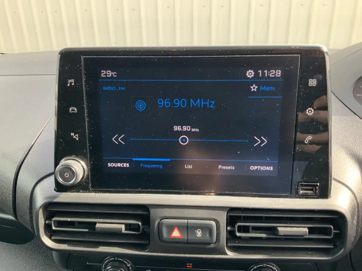 2020-peugeot-partner-15-bluehdi-1000-professional-100ps-eu6dt-panel-big-24