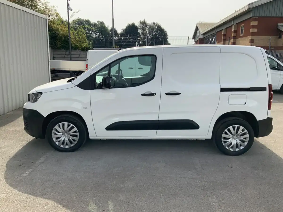 2020-peugeot-partner-15-bluehdi-1000-professional-100ps-eu6dt-panel-big-3