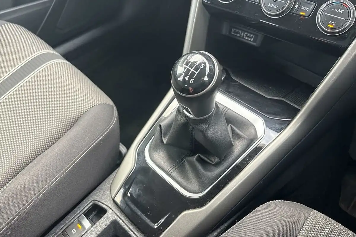 2020-volkswagen-t-roc-10-tsi-se-115ps-big-46
