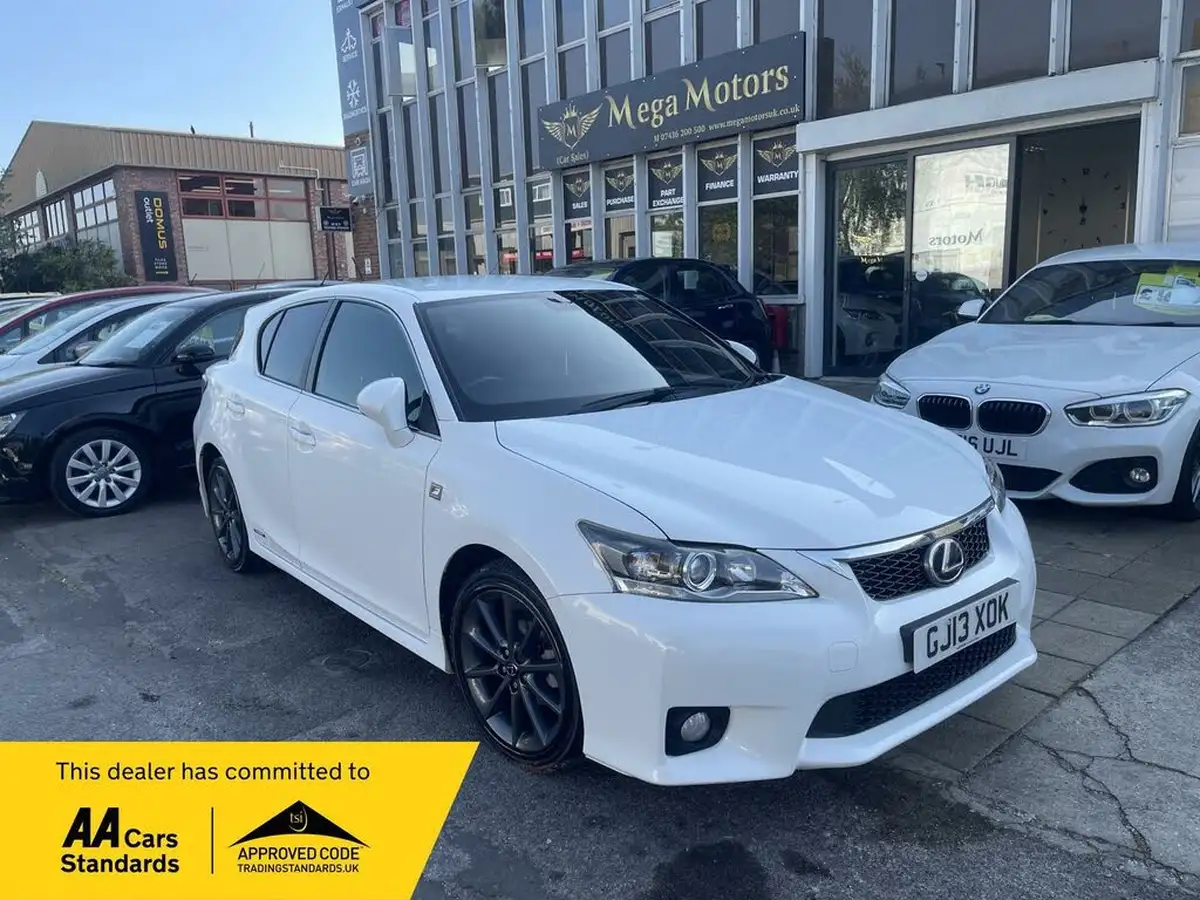 2013-lexus-ct-200h-18-f-sport-big-0