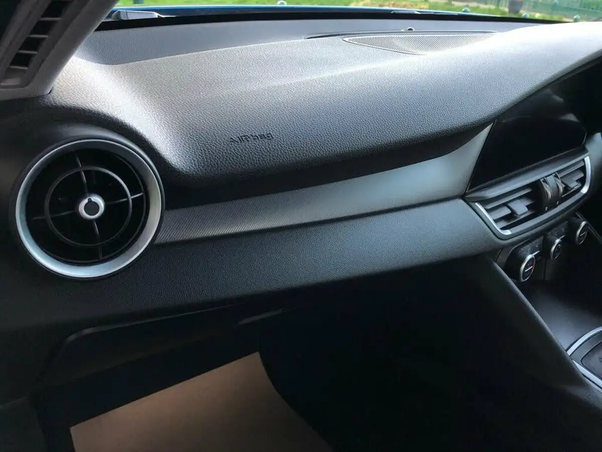 2018-alfa-romeo-giulia-20-veloce-big-34