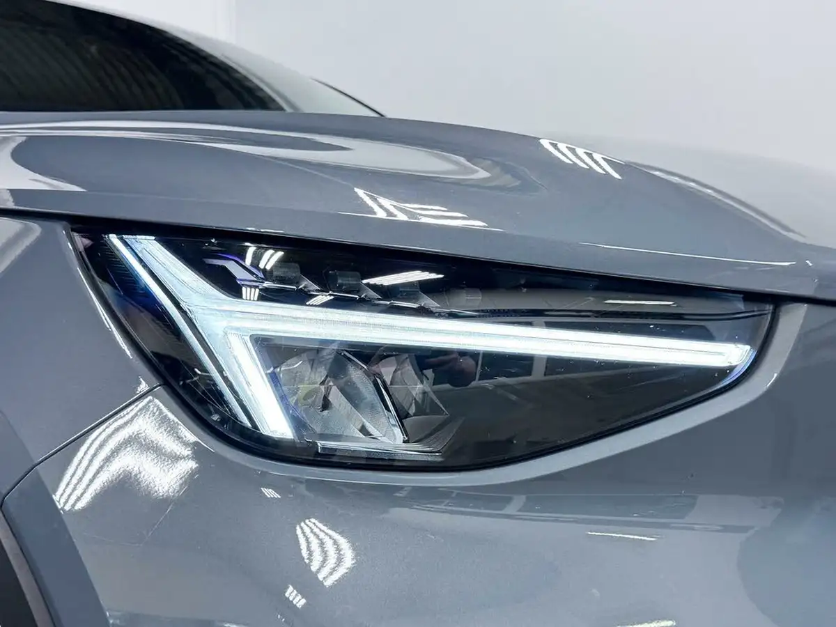 2023-volvo-xc40-20-b3-plus-big-15