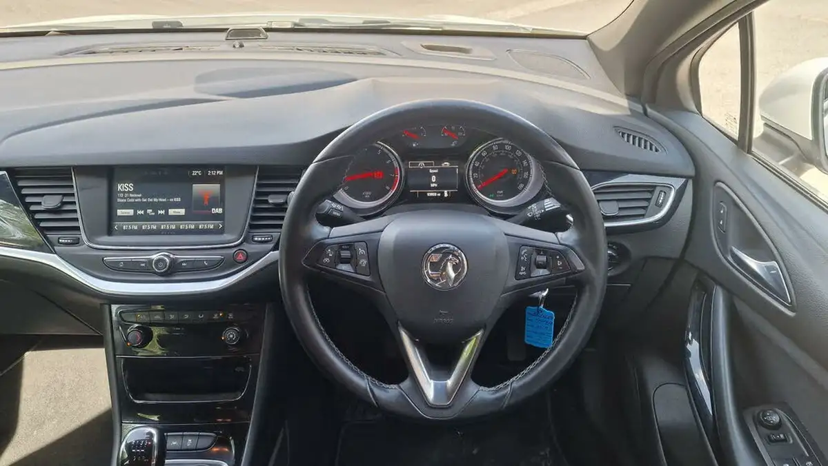 2016-vauxhall-astra-14i-16v-turbo-sri-125ps-sport-tourer-big-17