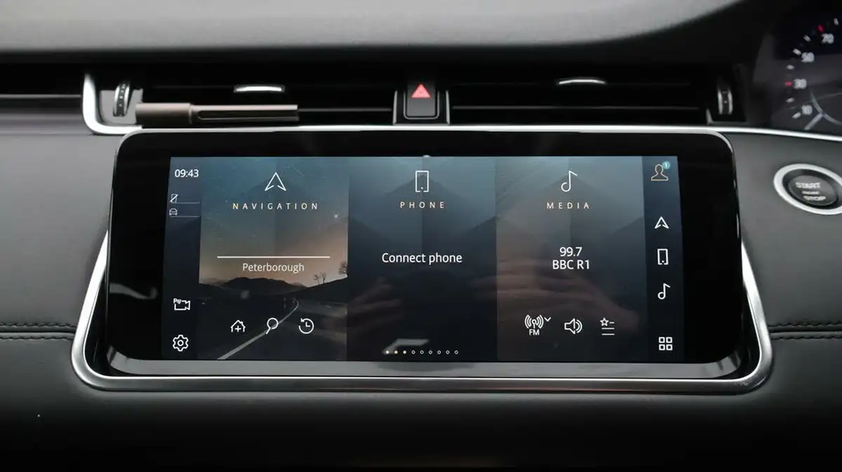 2021-land-rover-range-rover-evoque-15-p300e-se-big-11