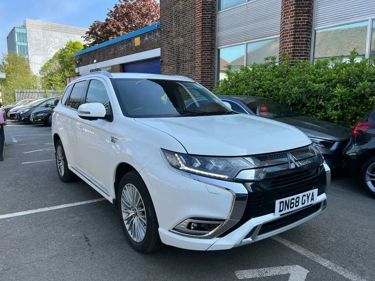 2018-mitsubishi-outlander-24-4h-phev-big-0