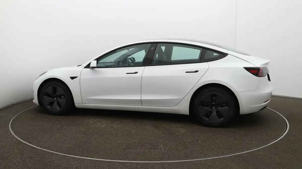2022-tesla-model-3-e-rwd-big-50