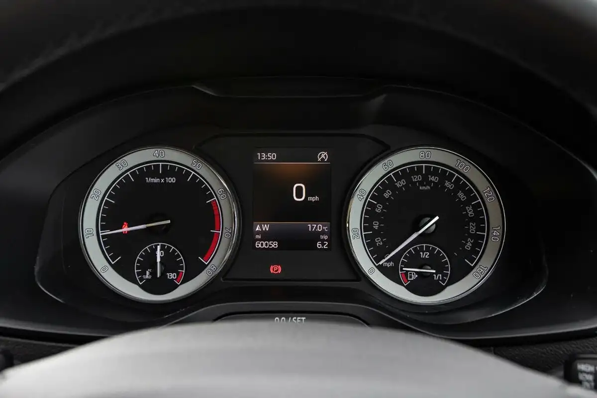 2018-skoda-karoq-15-tsi-edition-ss-big-14