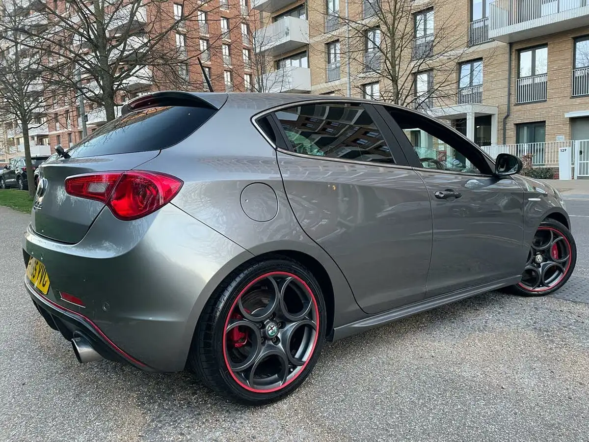 2016-alfa-romeo-giulietta-17-quadrifoglio-verde-big-31