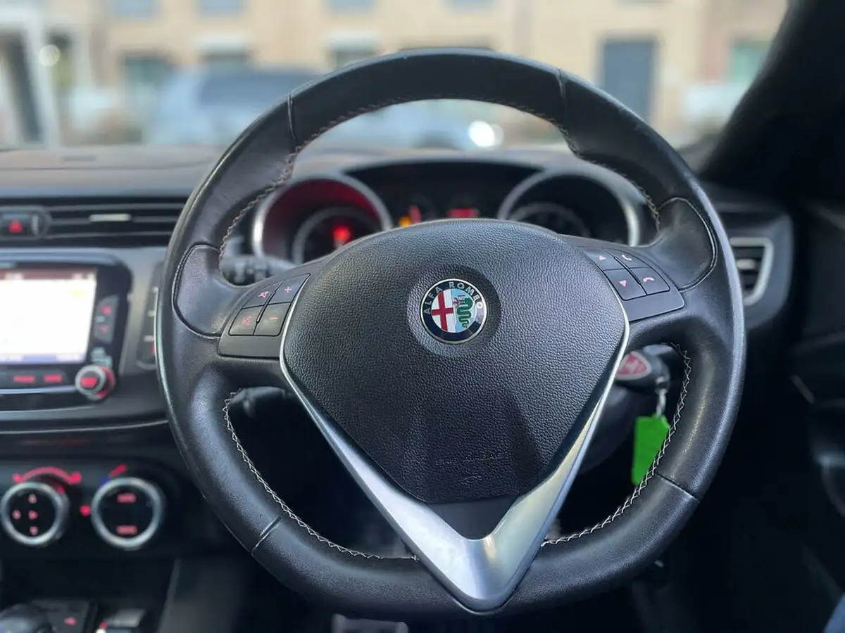 2016-alfa-romeo-giulietta-17-quadrifoglio-verde-big-55