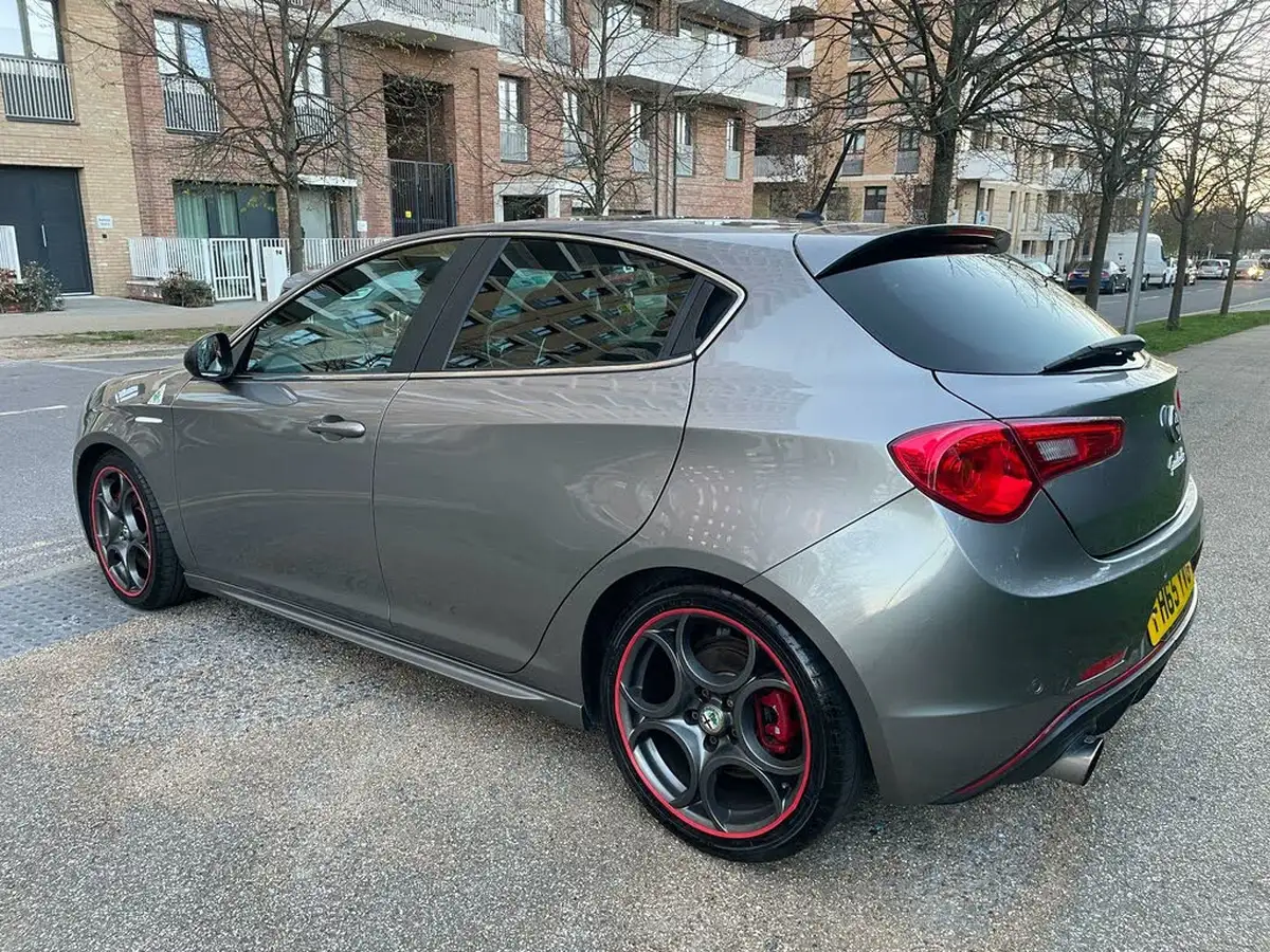 2016-alfa-romeo-giulietta-17-quadrifoglio-verde-big-3