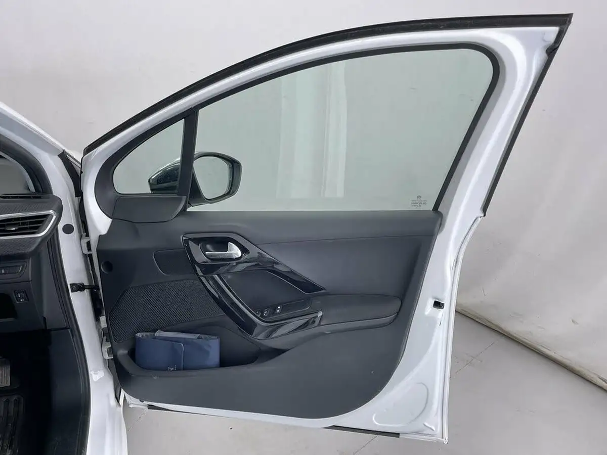2017-peugeot-208-16bluehdi-allure-100bhp-5d-big-28