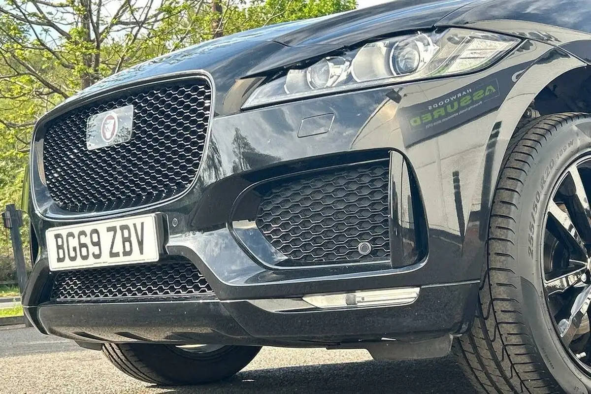 2019-jaguar-f-pace-20-i4d-chequered-flag-240ps-big-52