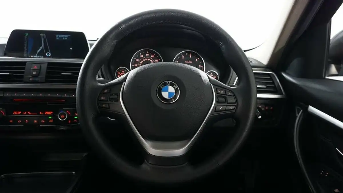 2016-bmw-3-series-20td-320d-luxury-saloon-4d-big-13