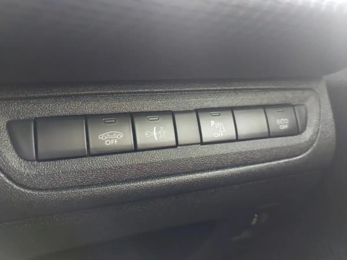 2017-peugeot-2008-suv-12-puretech-allure-110bhp-ss-big-12