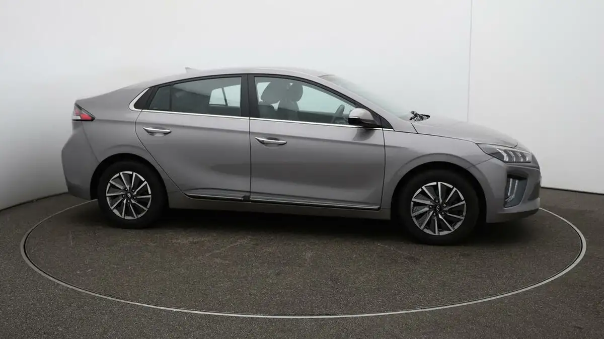 2022-hyundai-ioniq-e-premium-electric-big-42